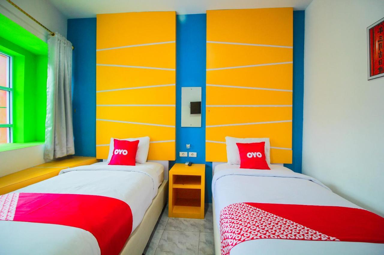 Oyo 1825 Marcopolo Homestay Pekanbaru Exterior photo