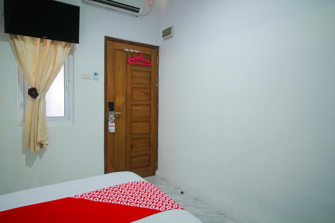 Oyo 1825 Marcopolo Homestay Pekanbaru Exterior photo