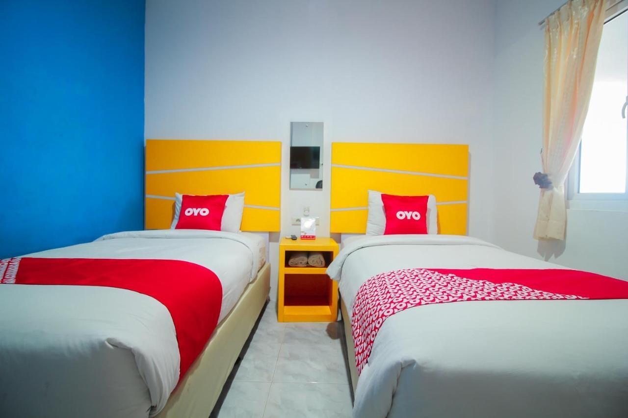 Oyo 1825 Marcopolo Homestay Pekanbaru Exterior photo