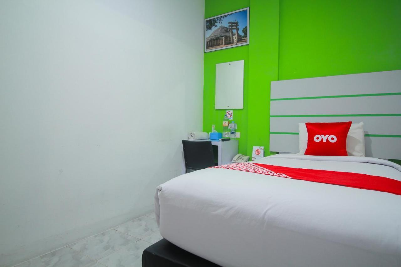 Oyo 1825 Marcopolo Homestay Pekanbaru Exterior photo