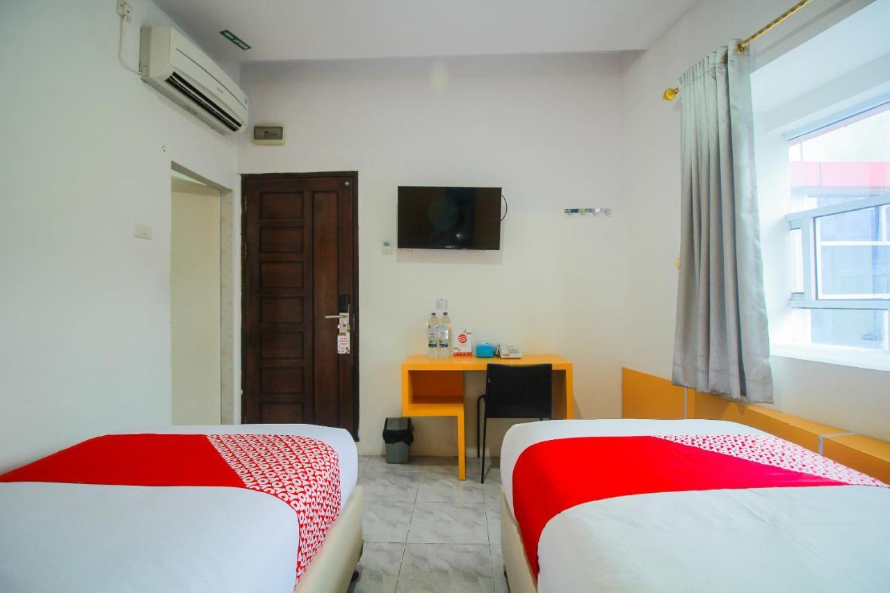 Oyo 1825 Marcopolo Homestay Pekanbaru Exterior photo