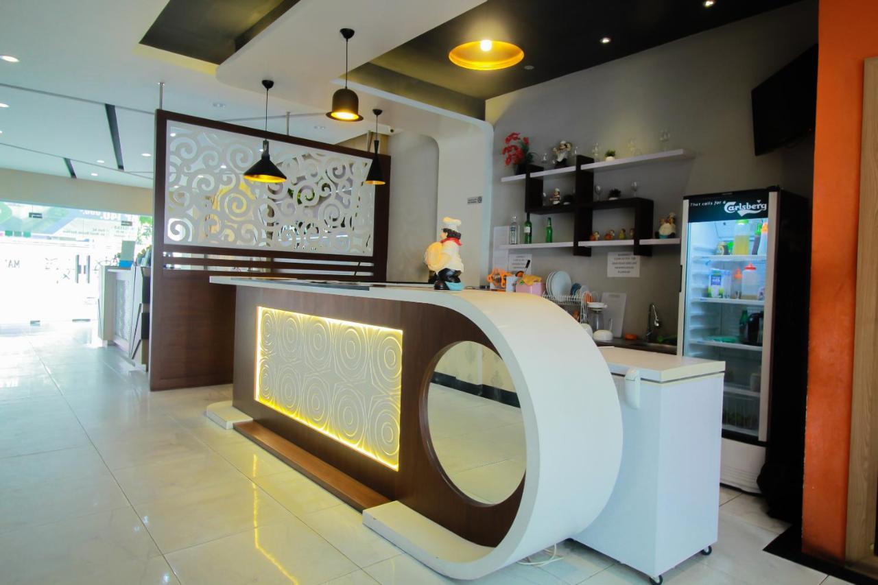 Oyo 1825 Marcopolo Homestay Pekanbaru Exterior photo